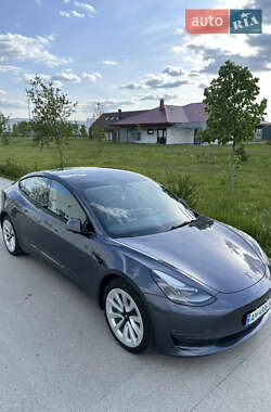 Седан Tesla Model 3 2023 в 