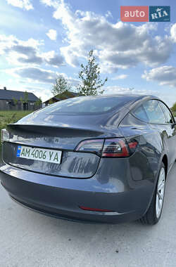Седан Tesla Model 3 2023 в 