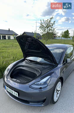 Седан Tesla Model 3 2023 в 