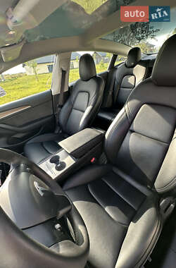 Седан Tesla Model 3 2023 в 