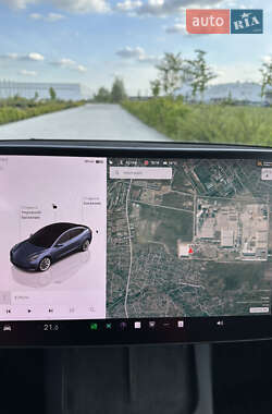 Седан Tesla Model 3 2023 в 