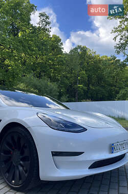 Седан Tesla Model 3 2021 в 