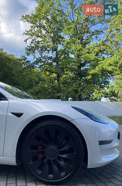 Седан Tesla Model 3 2021 в 
