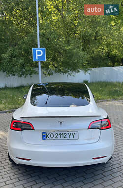 Седан Tesla Model 3 2021 в 