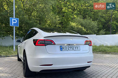 Седан Tesla Model 3 2021 в 