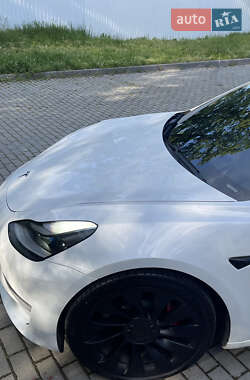 Седан Tesla Model 3 2021 в 