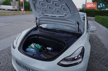 Седан Tesla Model 3 2018 в 