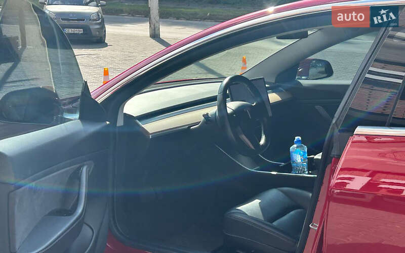 Седан Tesla Model 3 2019 в Чернівцях