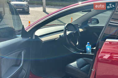 Седан Tesla Model 3 2019 в 