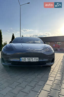 Седан Tesla Model 3 2022 в 