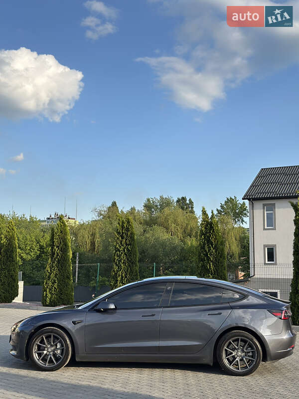 Седан Tesla Model 3 2022 в Вінниці