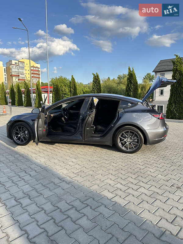 Седан Tesla Model 3 2022 в Вінниці