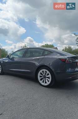 Седан Tesla Model 3 2022 в 