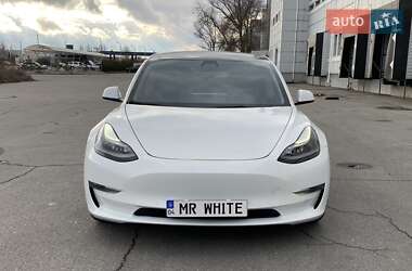 Седан Tesla Model 3 2022 в 