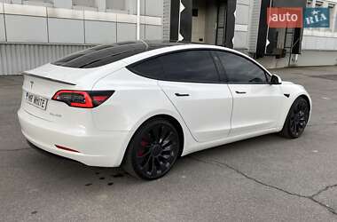 Седан Tesla Model 3 2022 в 
