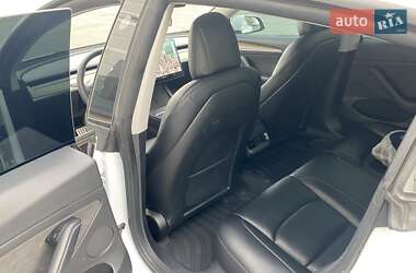 Седан Tesla Model 3 2022 в 