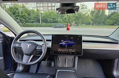 Седан Tesla Model 3 2022 в 
