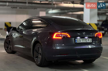 Седан Tesla Model 3 2022 в 