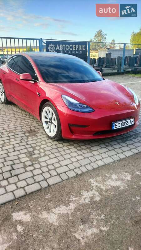 Седан Tesla Model 3 2022 в 