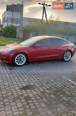 Седан Tesla Model 3 2022 в 