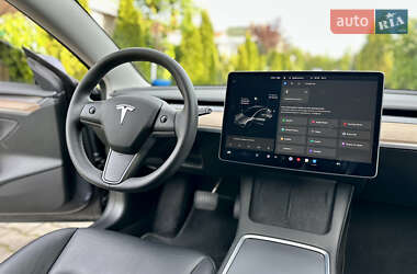Седан Tesla Model 3 2021 в 