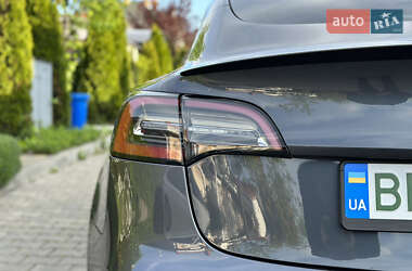 Седан Tesla Model 3 2021 в 