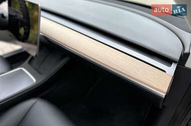 Седан Tesla Model 3 2021 в 