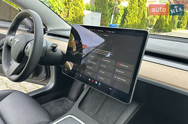 Седан Tesla Model 3 2021 в 