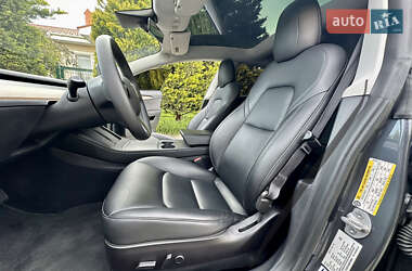 Седан Tesla Model 3 2021 в 
