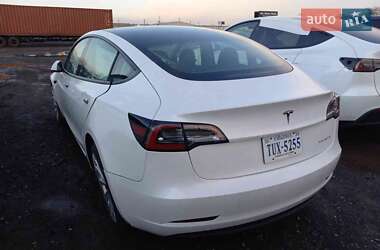Седан Tesla Model 3 2022 в 