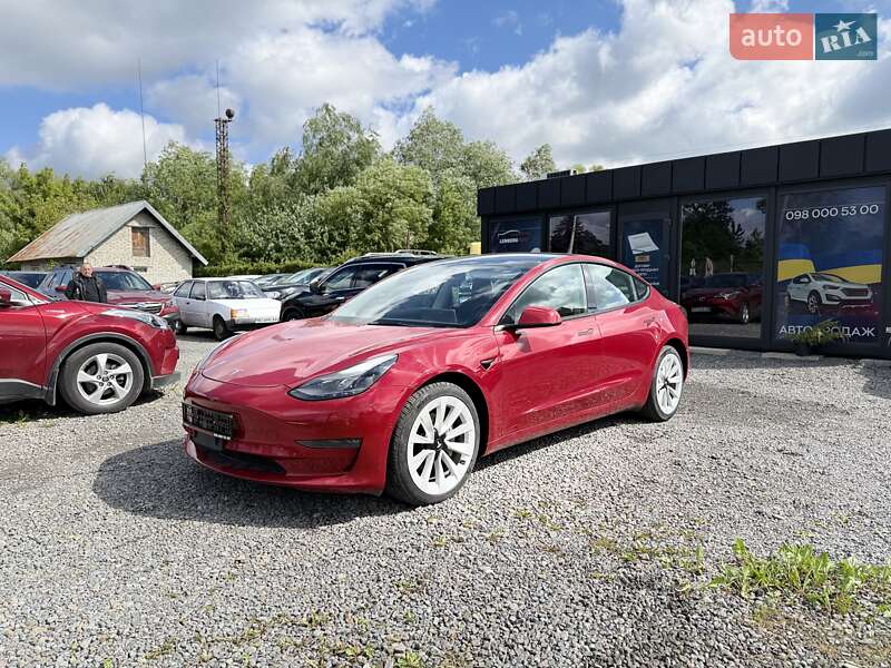 Седан Tesla Model 3 2022 в Львове