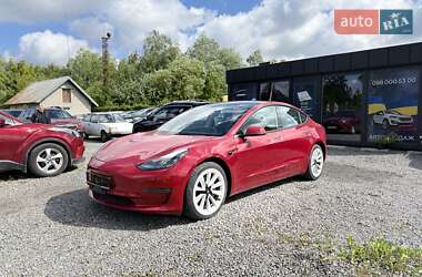 Седан Tesla Model 3 2022 в 