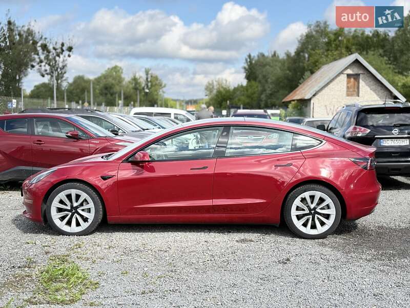 Седан Tesla Model 3 2022 в Львове