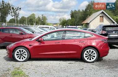 Седан Tesla Model 3 2022 в 