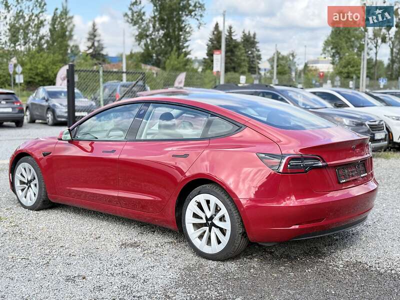 Седан Tesla Model 3 2022 в Львове