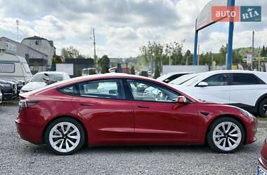 Седан Tesla Model 3 2022 в 