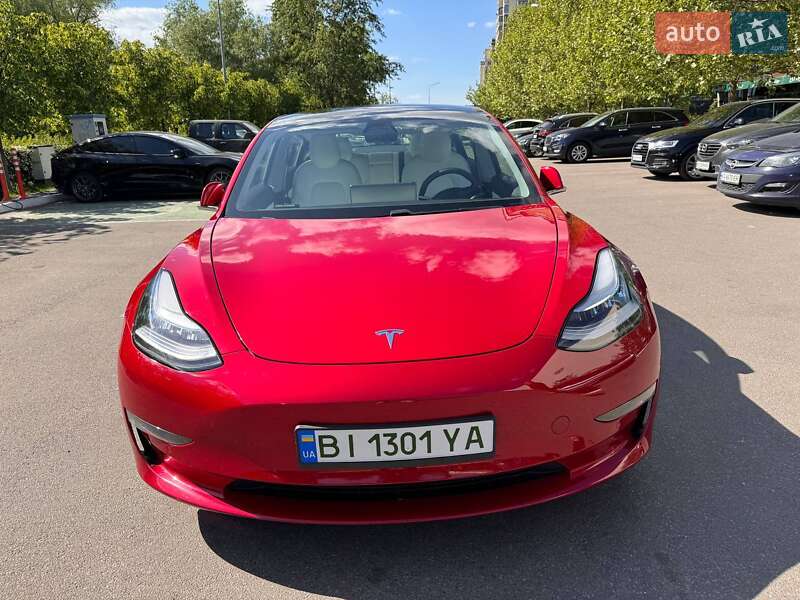 Седан Tesla Model 3 2020 в Виннице