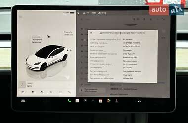 Седан Tesla Model 3 2022 в 