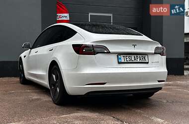 Седан Tesla Model 3 2022 в 