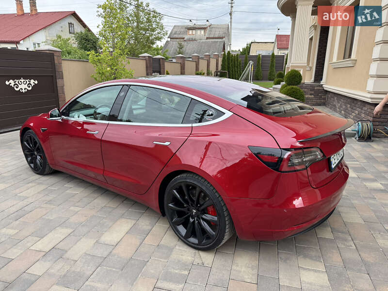 Седан Tesla Model 3 2019 в Черновцах