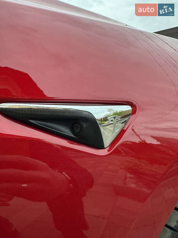 Седан Tesla Model 3 2019 в Черновцах