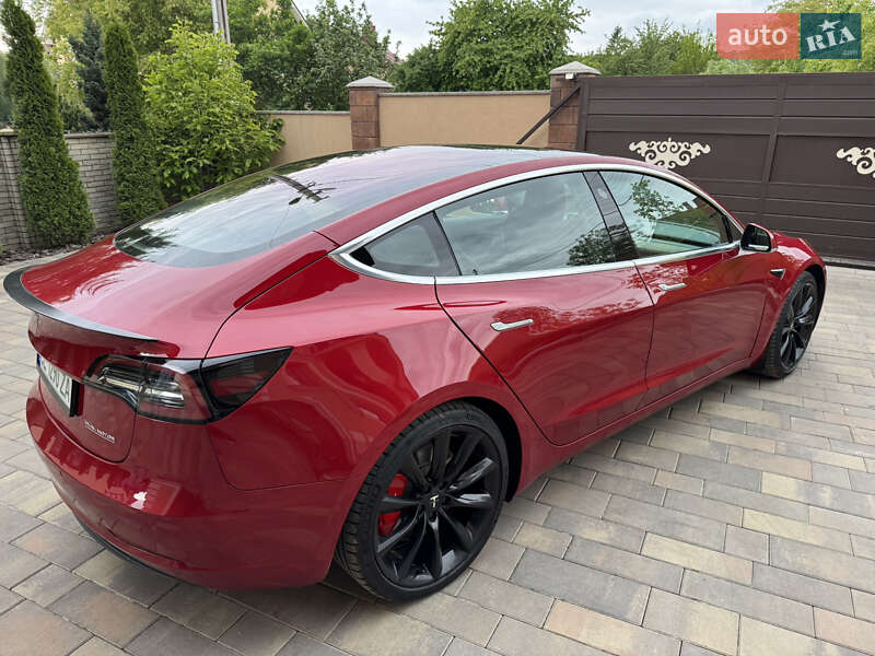 Седан Tesla Model 3 2019 в Черновцах