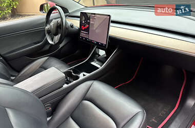 Седан Tesla Model 3 2019 в 