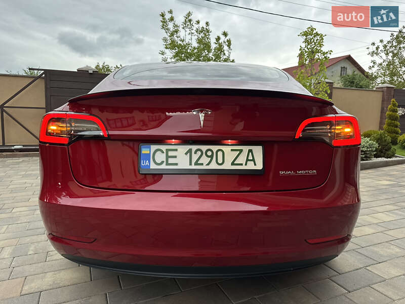 Седан Tesla Model 3 2019 в Черновцах