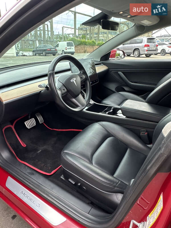 Седан Tesla Model 3 2019 в Черновцах