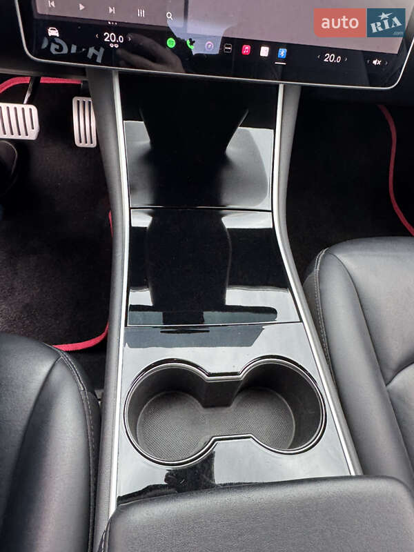 Седан Tesla Model 3 2019 в Черновцах