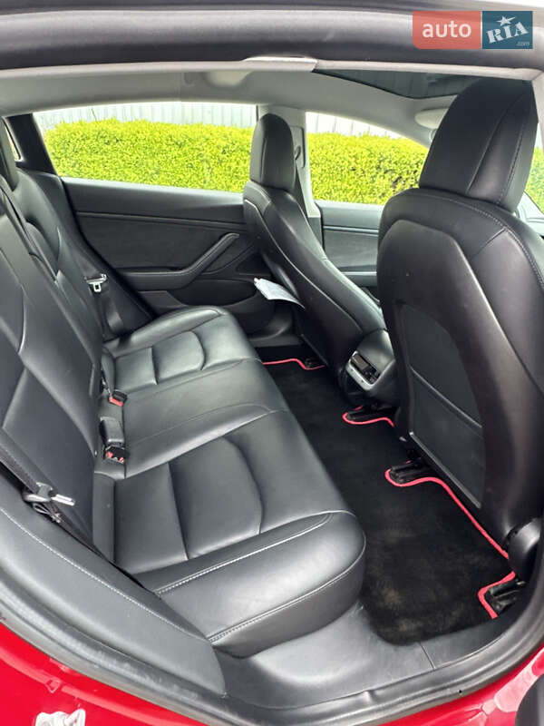 Седан Tesla Model 3 2019 в Черновцах