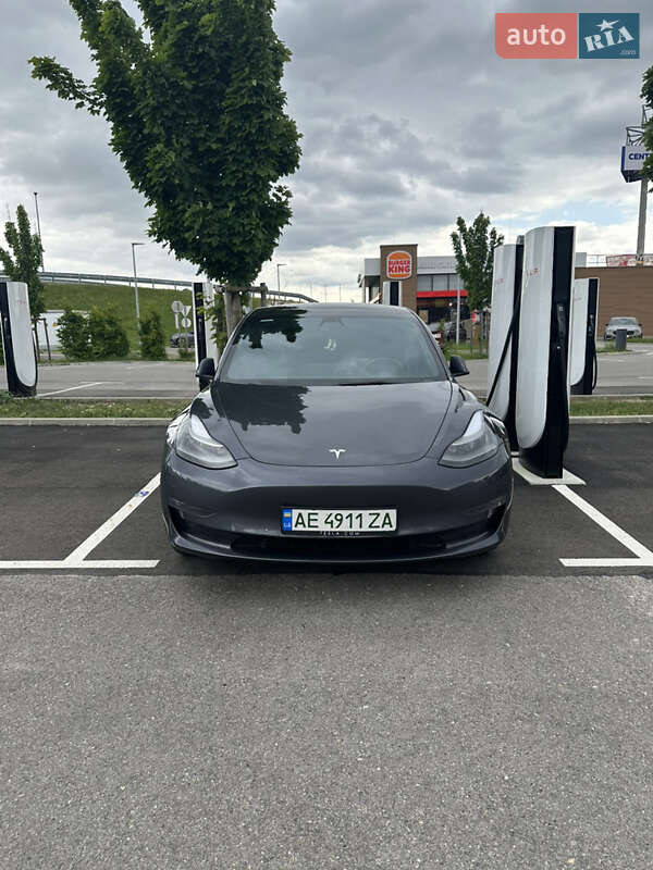 Седан Tesla Model 3 2022 в Тячеве