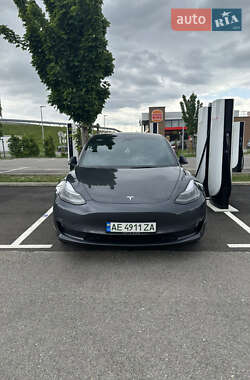 Седан Tesla Model 3 2022 в 