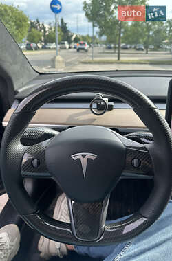 Седан Tesla Model 3 2022 в 